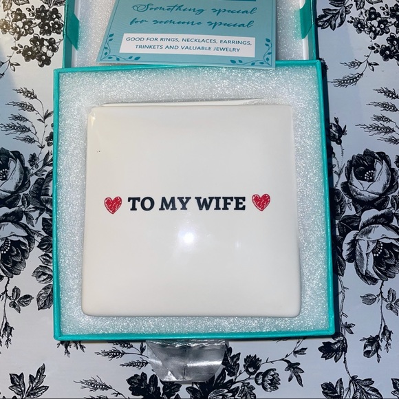 Breezy valley keepsake box with necklace wide - Picture 4 of 5